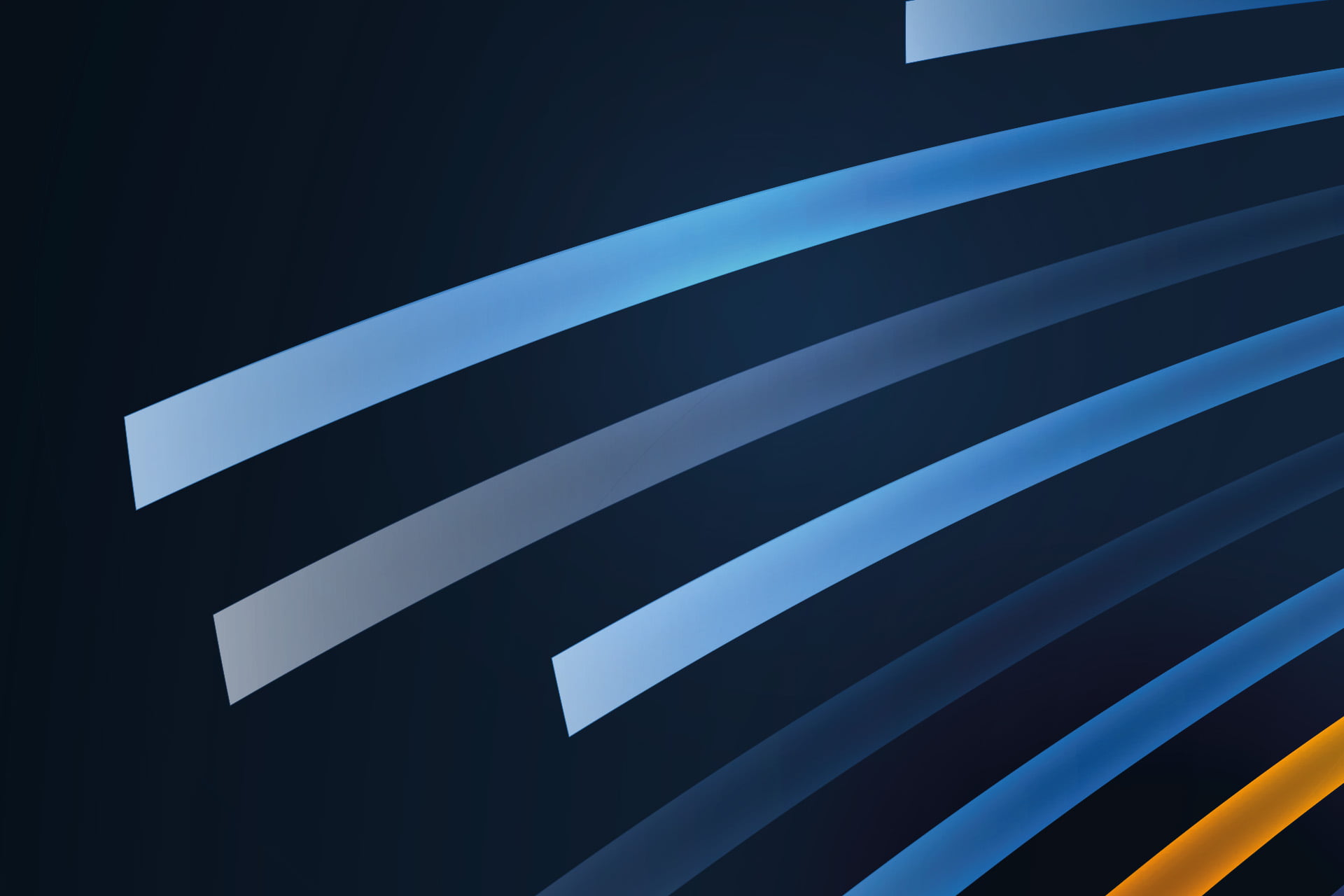 IT-Lösungen für Energieversorger Abstraktes Bild mit geschwungenen Linien in Blau- und Orangetönen auf dunklem Hintergrund, symbolisiert moderne Technologie und digitale Transformation.