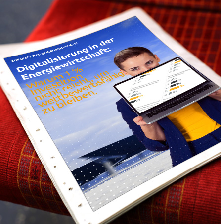 Eine Person hält einen Laptop mit Grafiken zur Digitalisierung in der Energiewirtschaft.